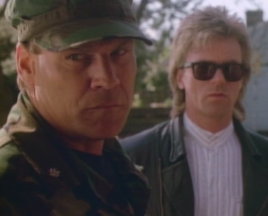 Angus MacGyver Trucs et Astuces - 4x18 Le Ren�gat - Commandant et Lieutenant Colonel Hilliard avec Mac